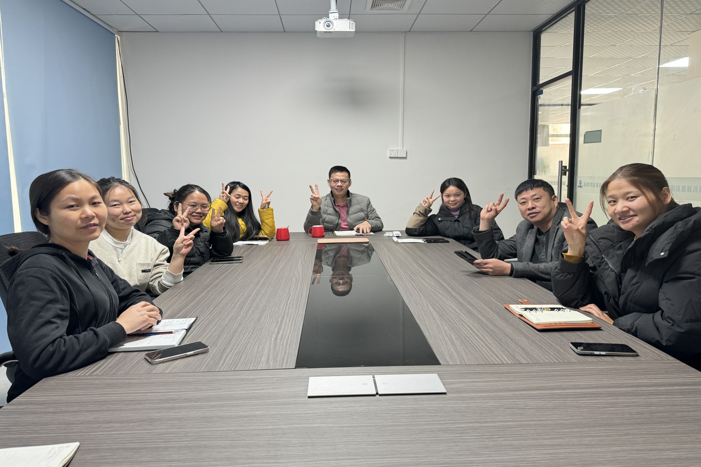 A empresa Shenzhen Qixingyuan realiza 2024 Reunião Anual de Resumo, ansiosamente para os objetivos do Ano Novo